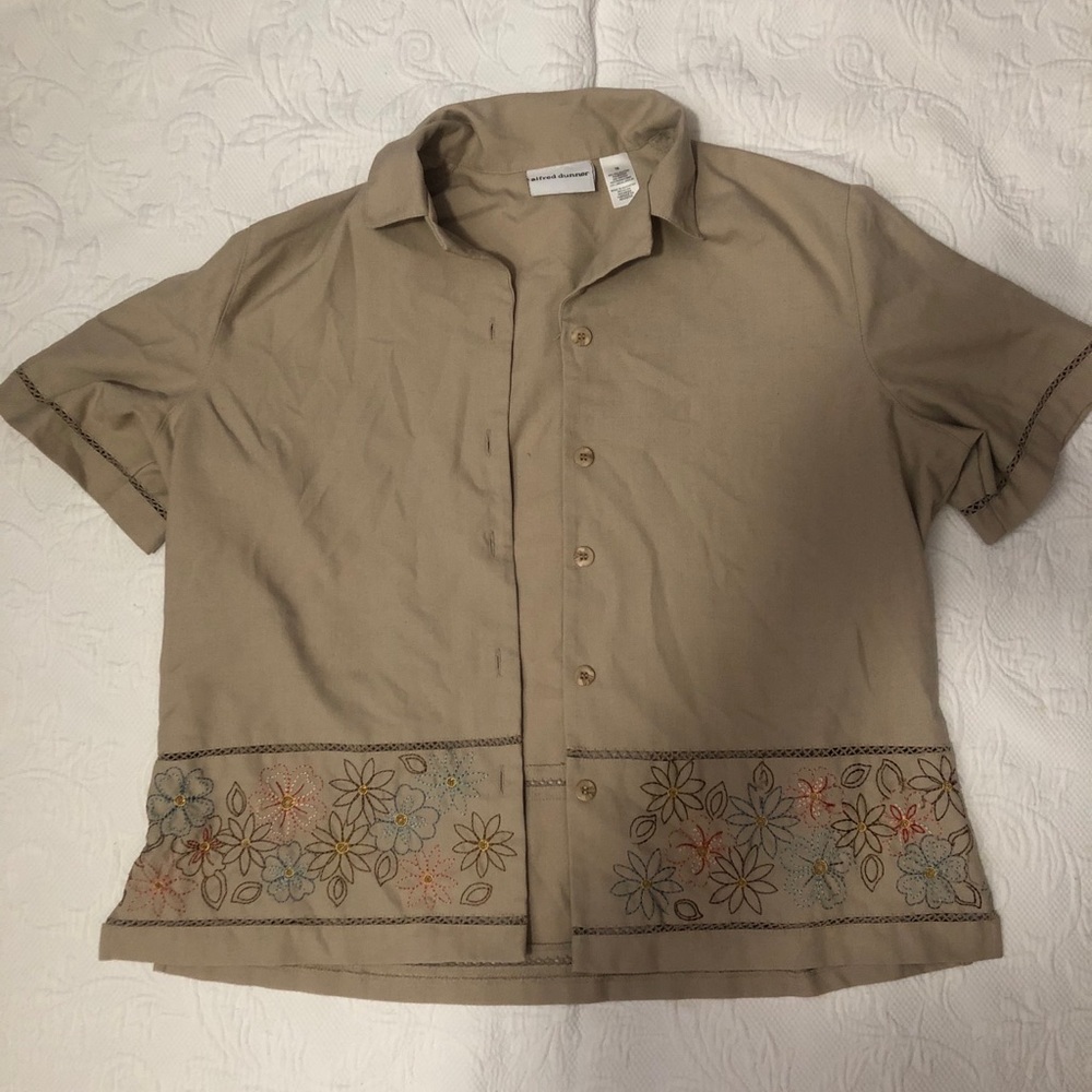 Brown shirt with embroidered flowers
